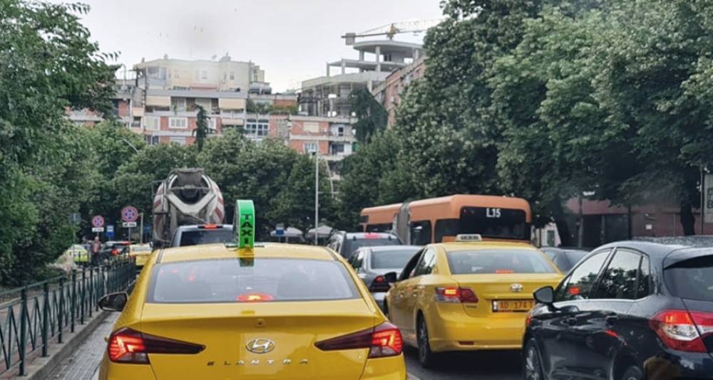 Bashkia e Tiranes rikthen kufizimet per mjetet e tonazhit te rende